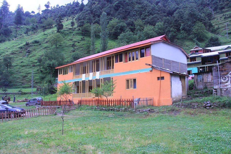 Poshmaal-guest-house-keran-neelum-valley