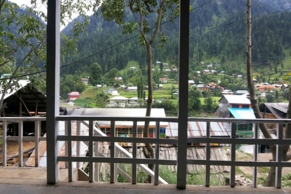 1452592473_Kashmir-Lodges-Sharda-View-exterior
