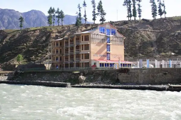 New-Honey-moon-hotel-kalam-exterior2